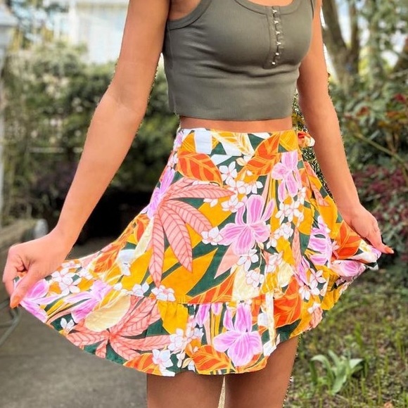 Aerie floral wrap around skirt - Picture 5 of 7